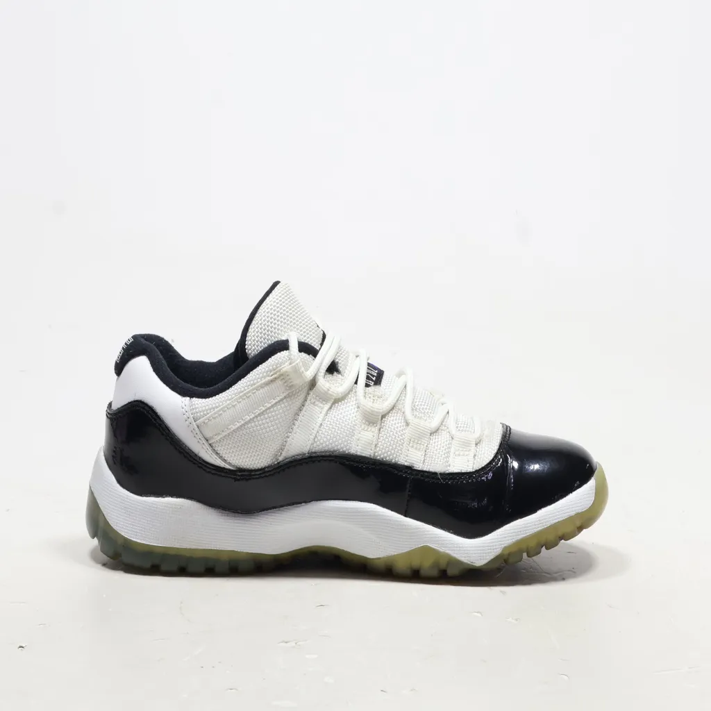 Air Jordan 11 Retro Sport Shoes Fabric White Color For Kids