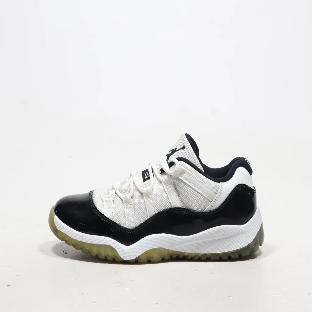 Air Jordan 11 Retro Sport Shoes Fabric White Color For Kids