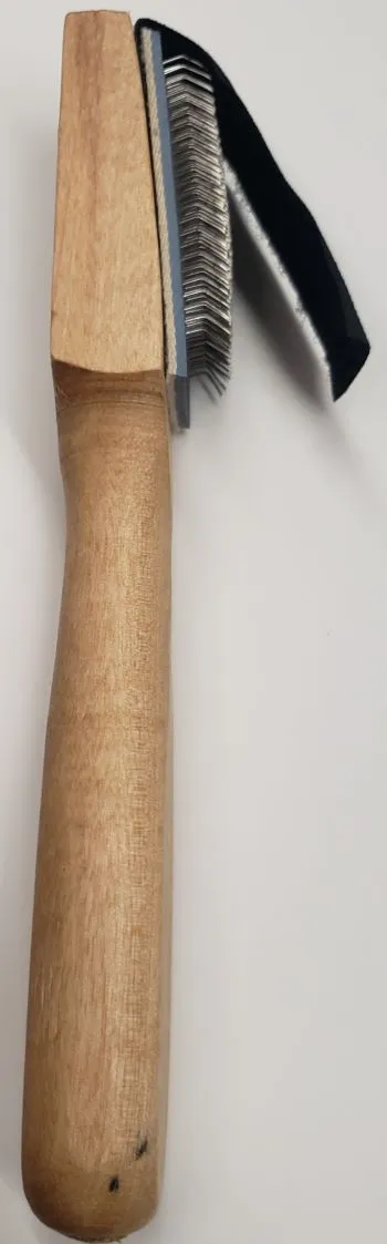 Alex II -- Wire Shoe Brush With Cover -- Beige