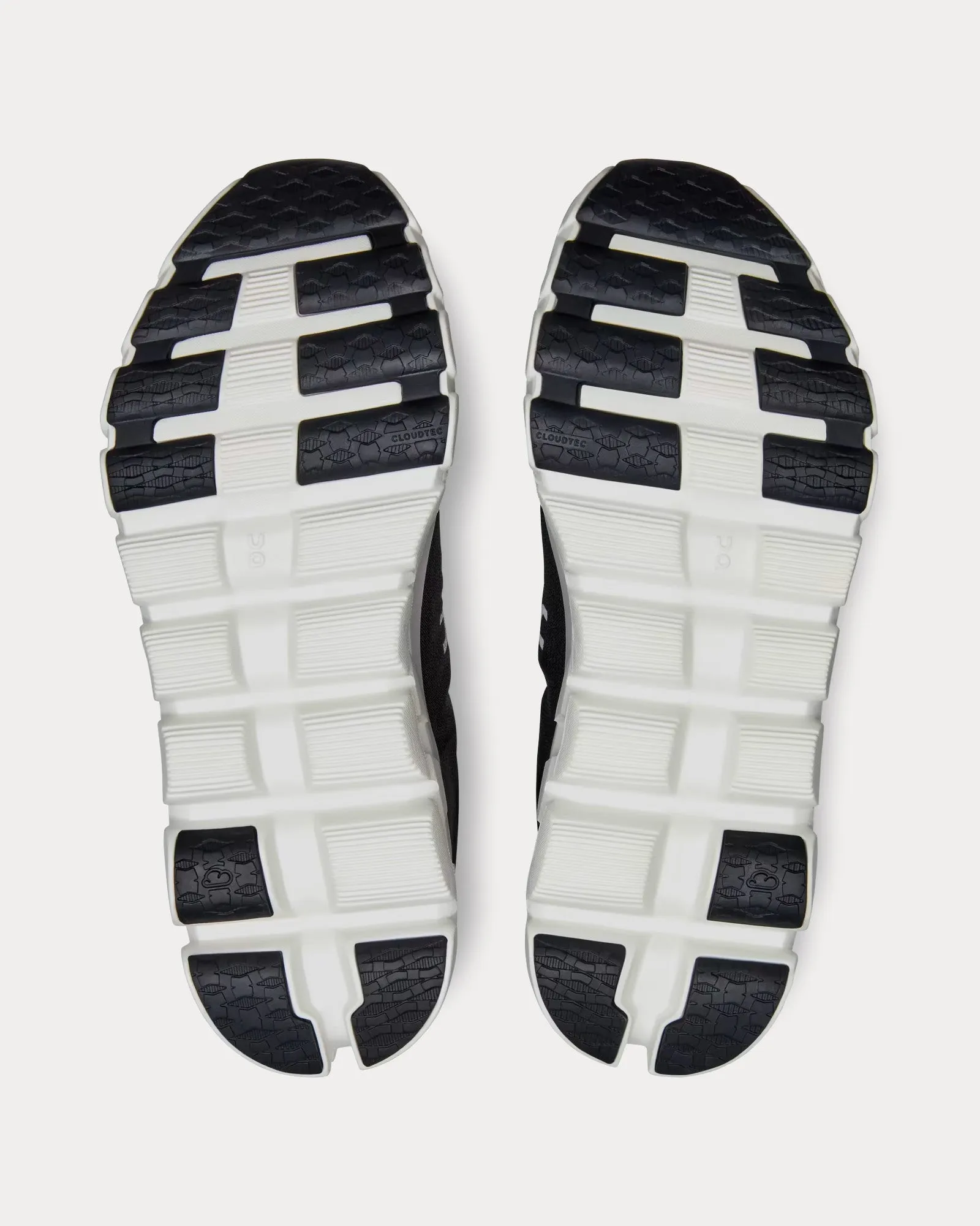 Cloudflow 4 Black / White Running Shoes