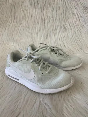 Shoes Athletic By Nike In Green, Size: 7.5