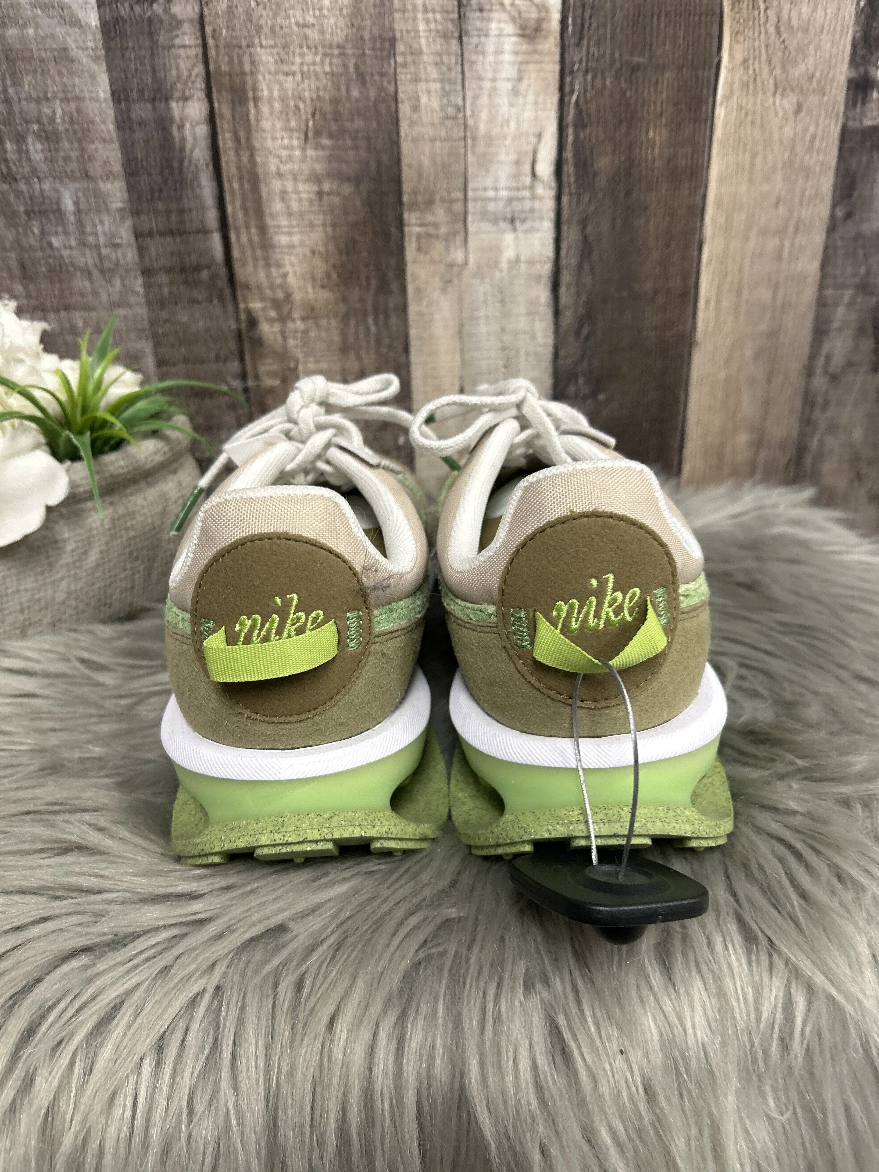 Shoes Athletic By Nike  Size: 10