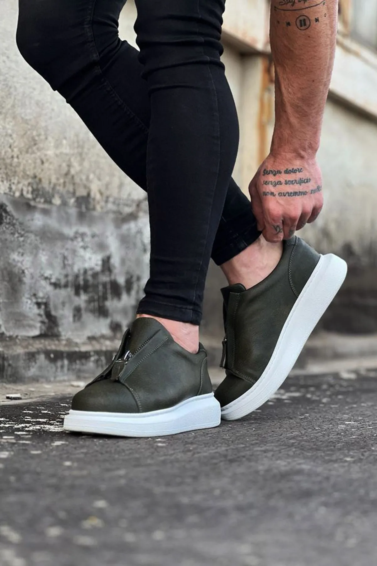 WG010 Khaki Men's Casual Shoes
