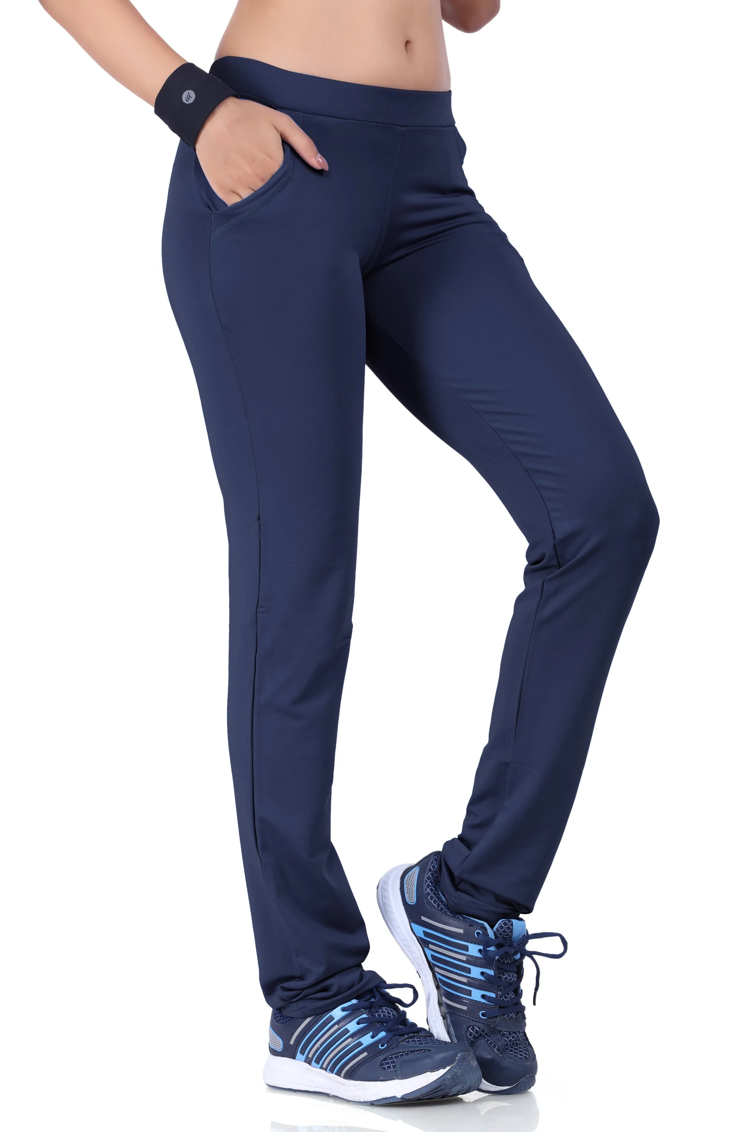 WOMEN SOLID TRACK PANT WITH POCKETS